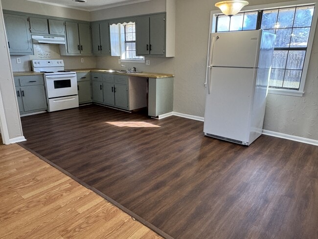 Photo - 219 W 8th St