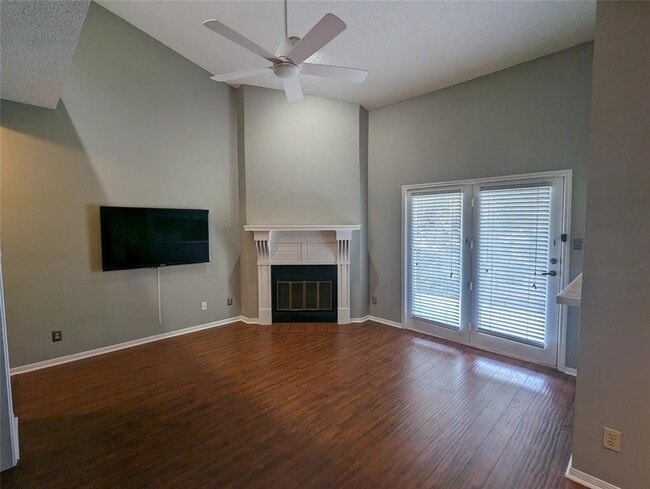 Photo - 3840 Far W Blvd Unidad 321