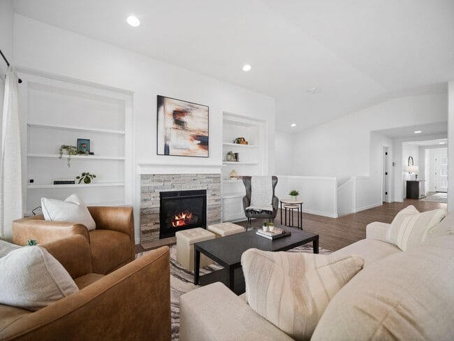 Building Photo - 4 bedroom Modern Home at Eagle Ridge Estates