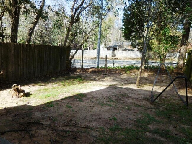 Photo - 2304 Claremont Ln