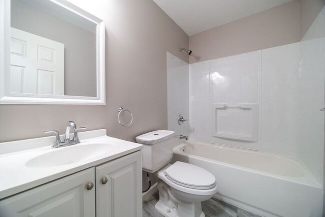 Photo - 687 Scriven Ave