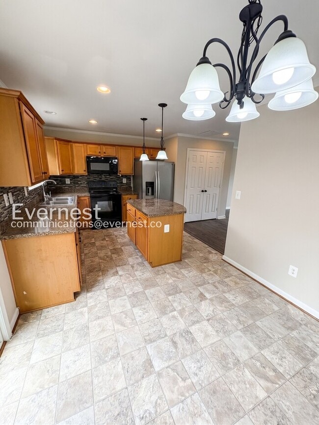 Photo - 4-Bed/ 4-Bath Town Home/Available Now!