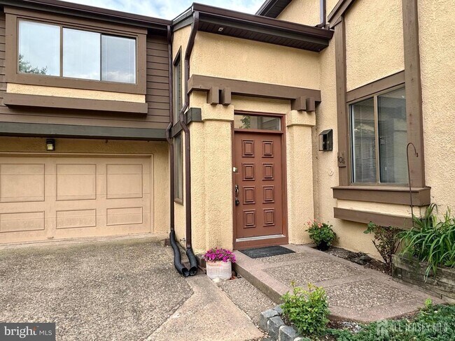 Photo - 104 Sayre Dr