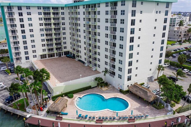 Building Photo - 10350 W Bay Harbor Dr Unit 6H