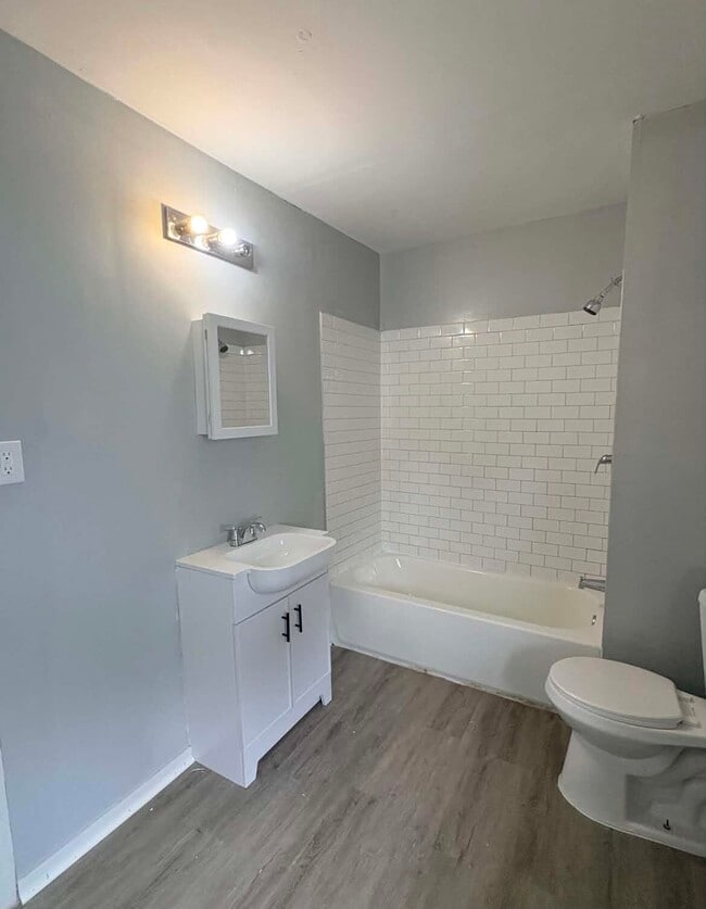 Photo - 668 Pingree St