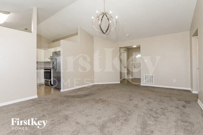Photo - 977 Hathaway Dr