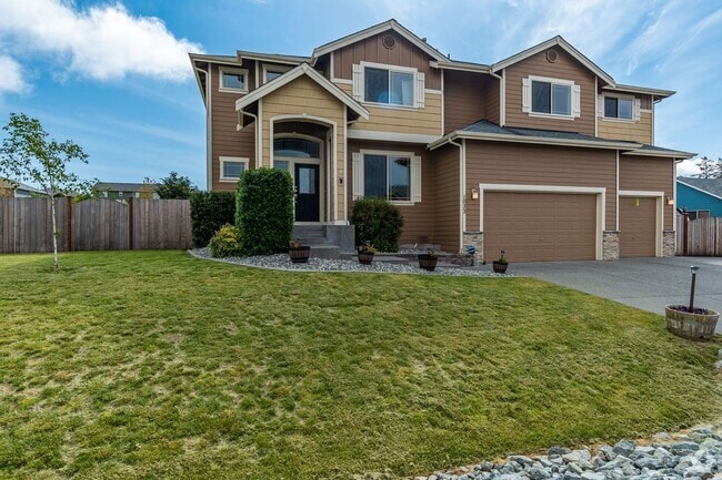 Building Photo - 4 Bedroom House in Gated Community