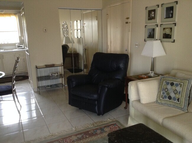 Living area - 355 Lake Frances Dr Unit 355 Lake Frances