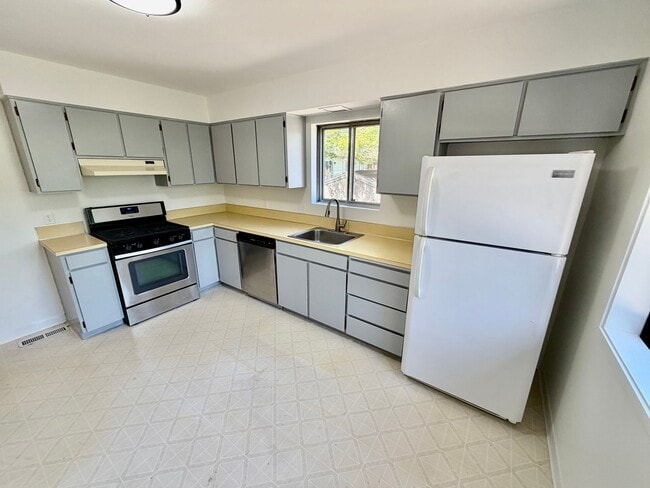 Building Photo - R0653 Unit 10255