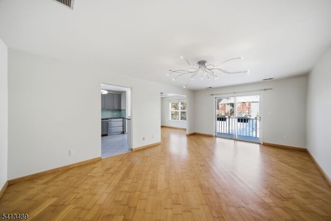 Photo - 8 Jennifer Dr