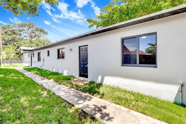 Photo - 861 NW 6th Ave