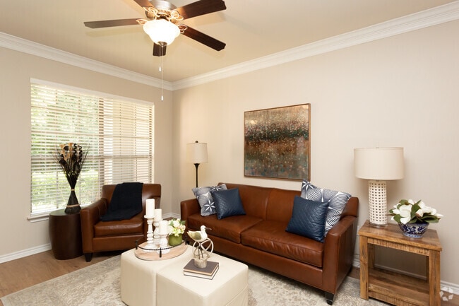 1 BR, 1 BA 797 SF