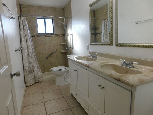 Photo - 3309 Delicious Dr Unit B