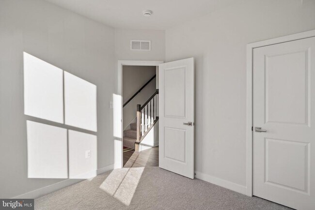 Photo - 734 Watts St