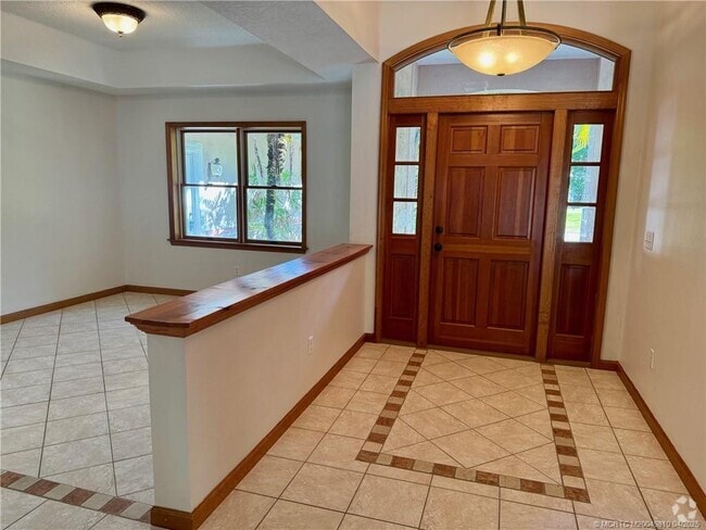 Building Photo - 4881 SW Lake Grove Cir Rental