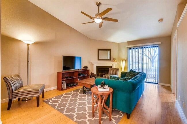 Living area - 1601 Faro Dr Unidad 1003