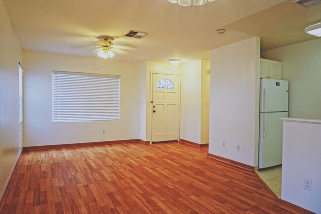 Photo - Mariner's Place 3/2.5 Townhome with Centra...