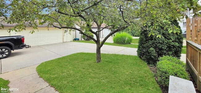 Photo - 856 Neff Rd