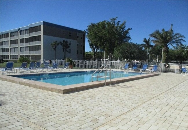 Photo - 14931 Park Lake Dr Unidad 212