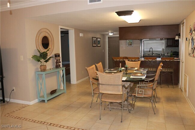 Building Photo - 3935 Country Club Blvd Unit 11