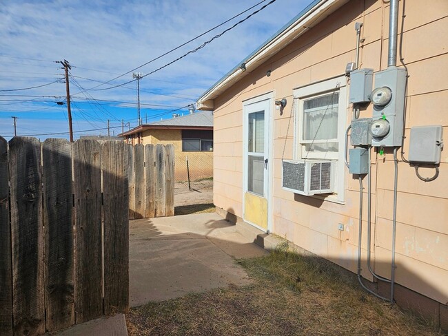 1 Bdrm/1 Bath Unit is Vacant & Ready to Rent - 1 Bdrm/1 Bath House Unit is Vacant & Ready to Rent