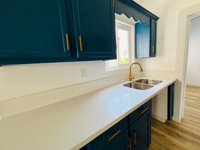 1033 Hoffman Ave in Long Beach