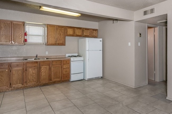 Photo - Courtyard Apartments - ALL UTILITIES INCLUDED