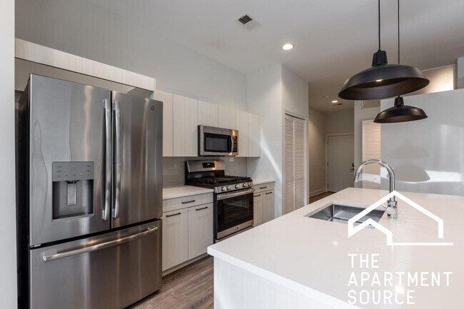 2250 W Lawrence Ave Unit 2