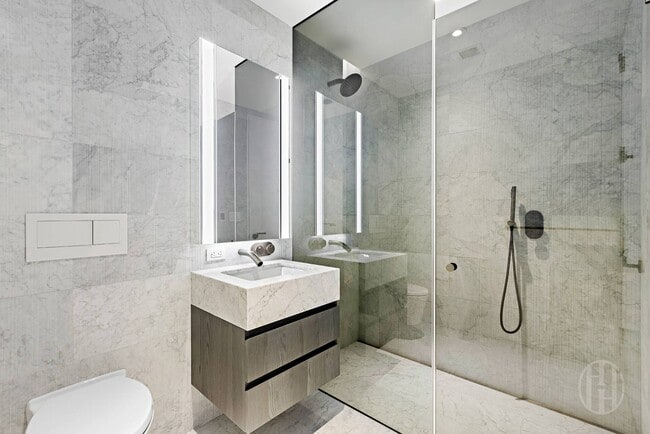 Photo - 130 William St Unit 16A