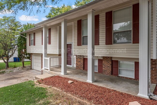 Photo - 33 Pershing Lake Dr