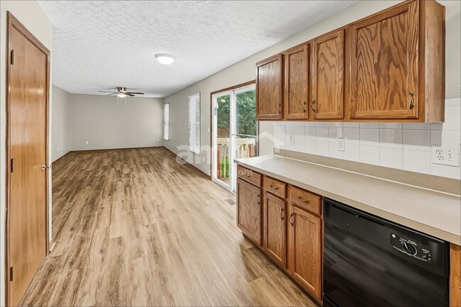 Photo - 281 Iris Trail Dr