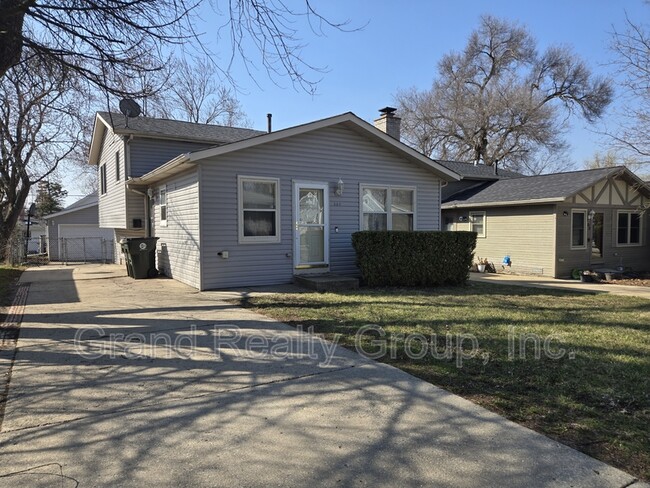 Building Photo - 307 N Rosedale Ct