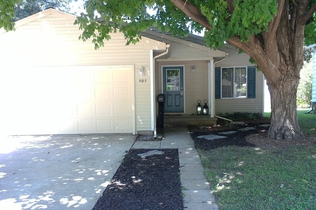 Building Photo - 905 S Cottage Grove Ave