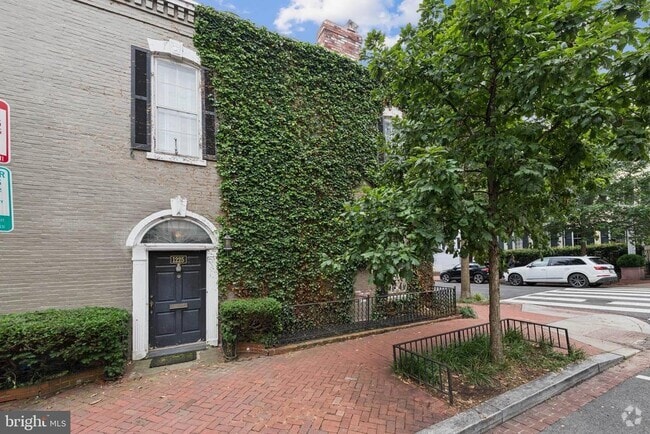 Building Photo - 1225 30th St NW Rental