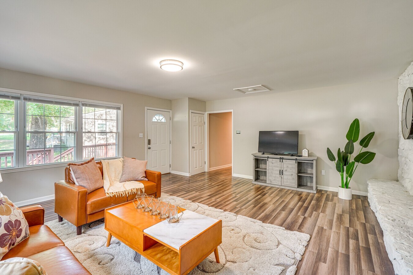 Photo - 185 Lawndale Ave