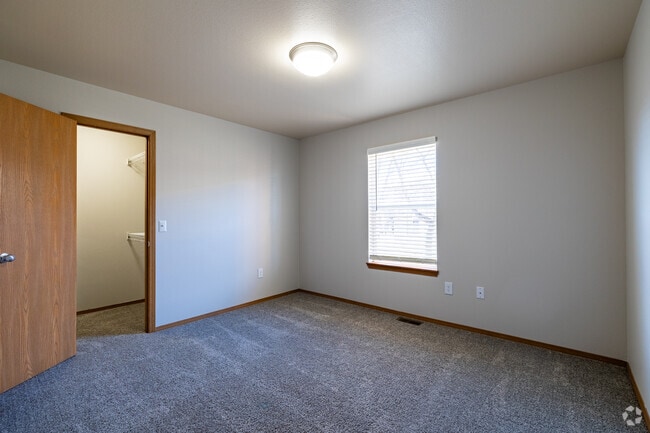 Cottonwood 3BR, 2BA - Bedroom 1 - Spring Hill