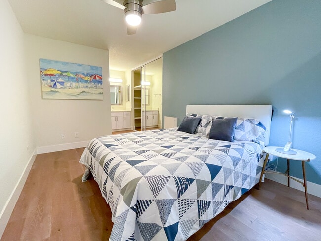 Spacious Bedroom - Glenbrook Apartments