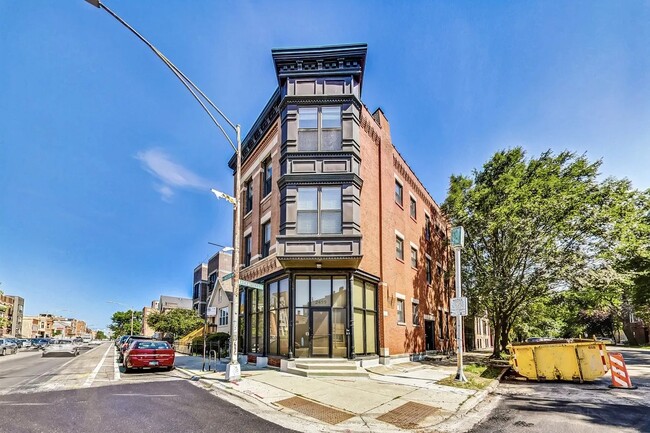 Photo - 2459 W Augusta Blvd Unit 2