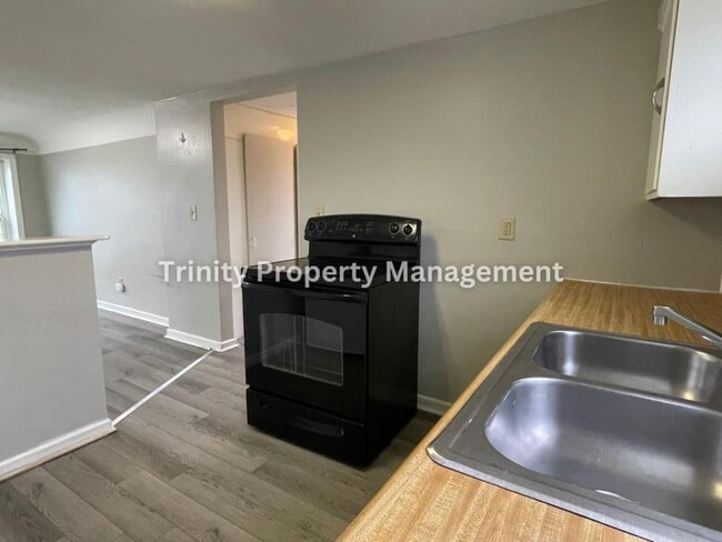 Photo - 106 1/2 Burton Ave, Apt B