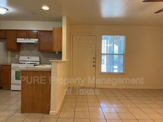 Photo - 403 Hedgewood Dr Unit B
