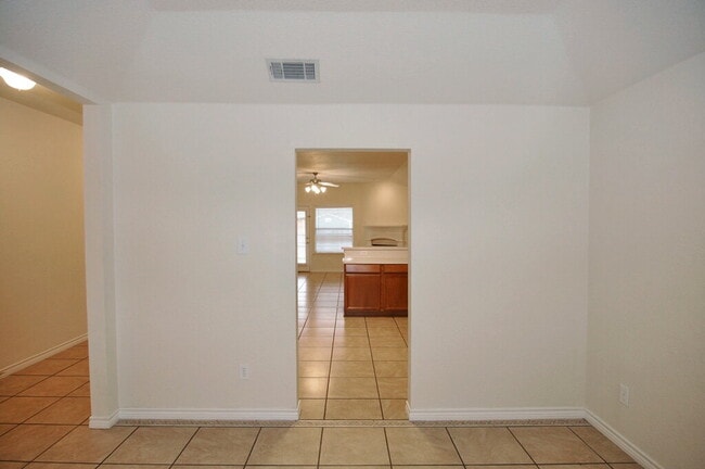Photo - "Warm And Welcoming 3-2-2 With Open Living In a Prime Location!"