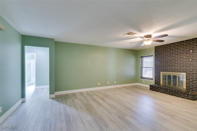 Photo - 605 Mosswood Dr