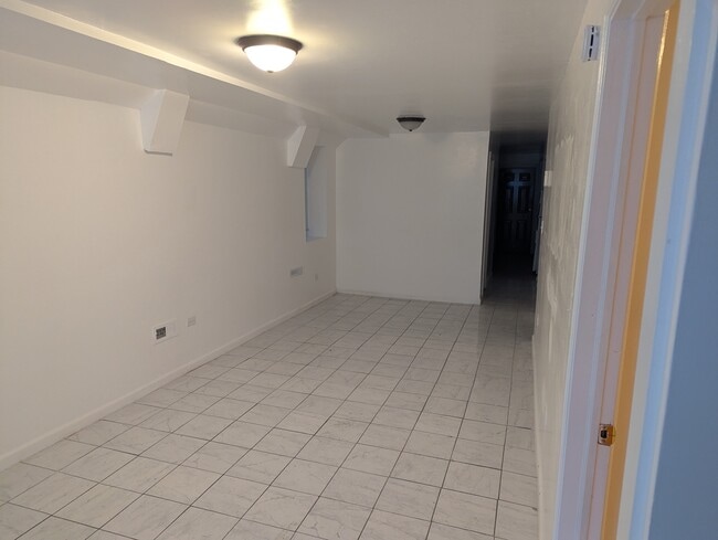 Building Photo - 1318 S Kolin Ave Unit BSMT