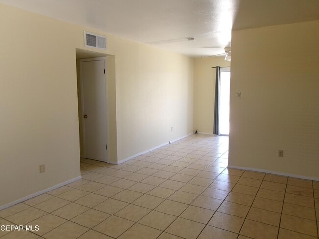 Photo - 10037 Oakwood Dr