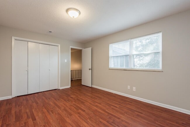 Photo - 502 Cedartop Ln NW Unit B