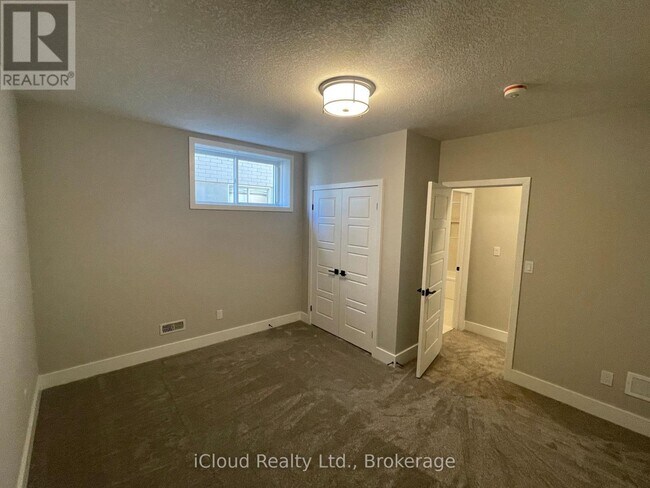 Photo - 27 Hollybrook Trail