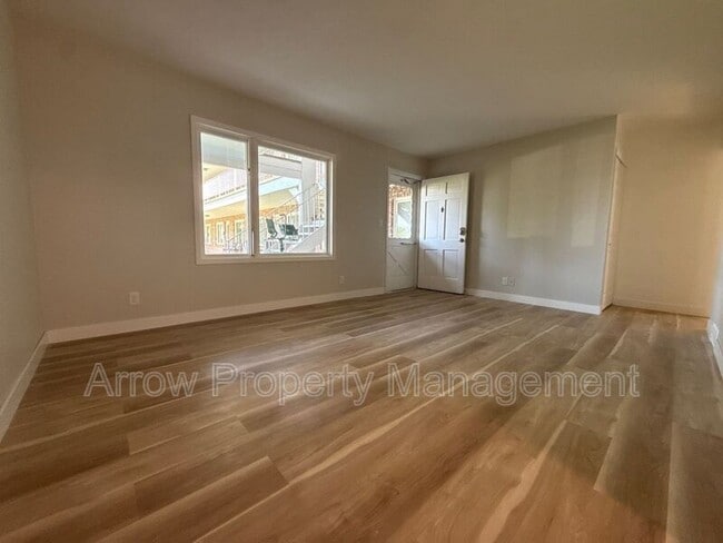 Photo - 905 5th St