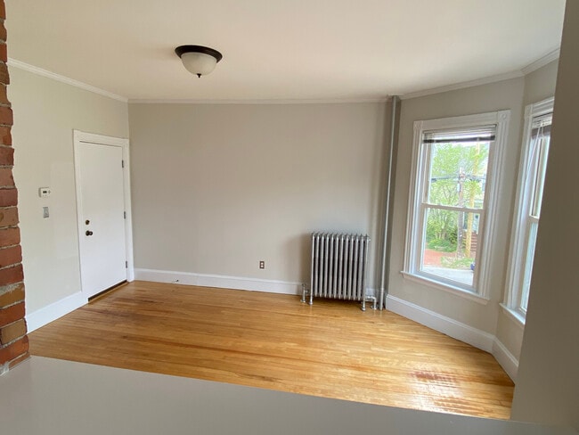 living room. - 26 North St Unit 2