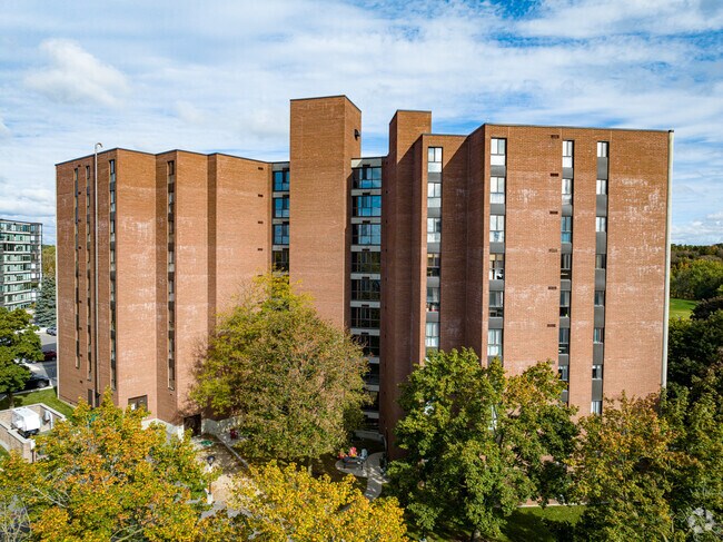 Building Photo - 20 Marilyn Dr