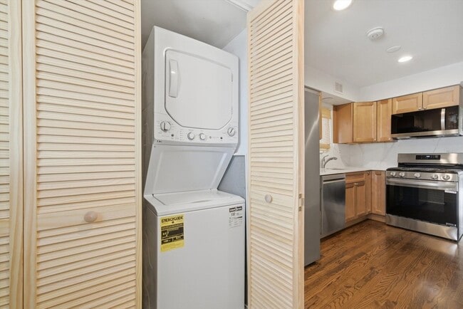 Photo - 6017 W Montrose Ave Unit 2